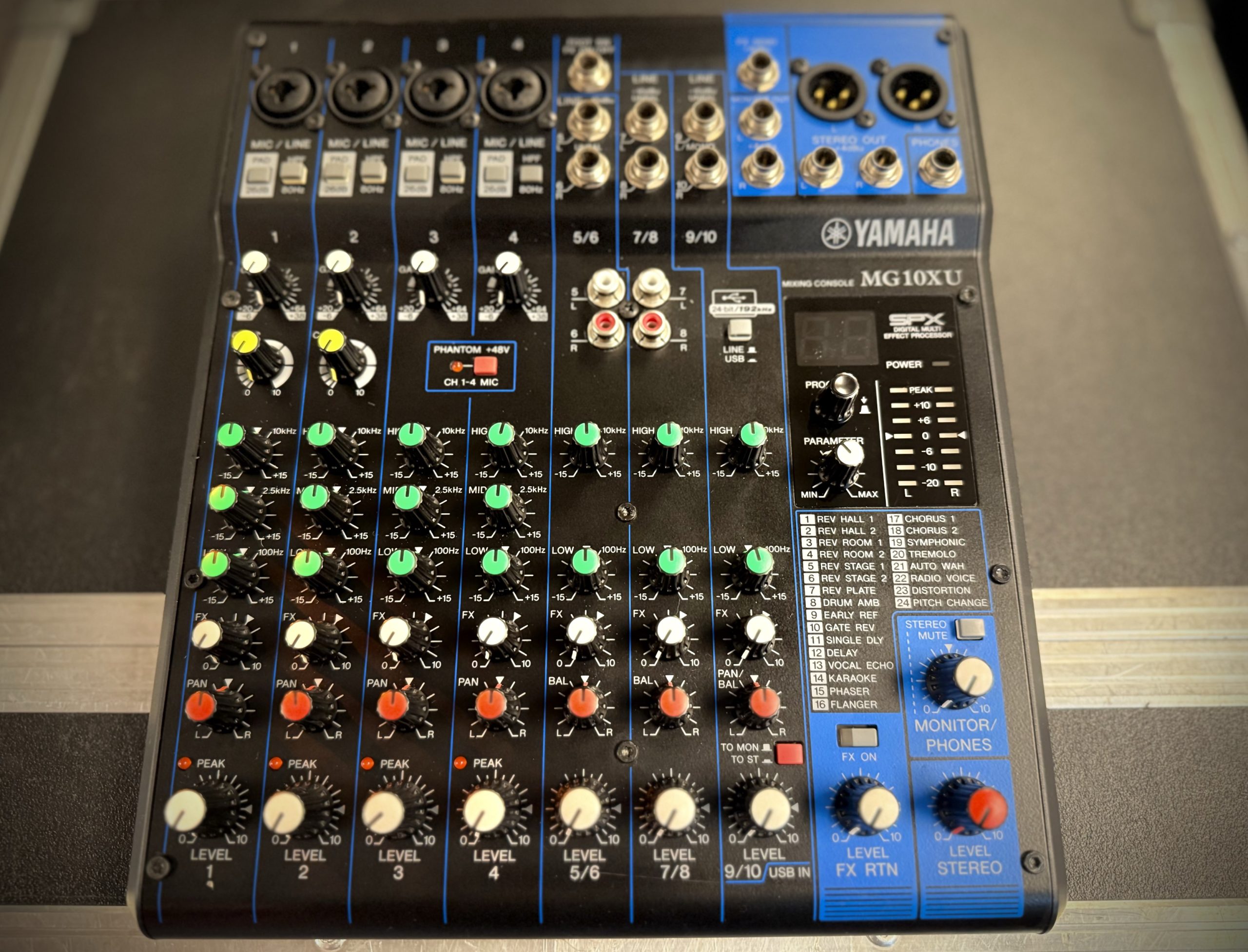 Yamaha MG10xu Desktop mixer