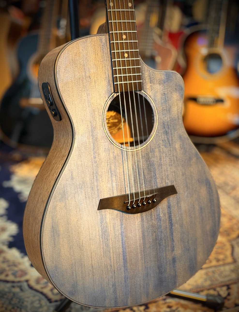Vintage VEC300DB Western gitaar met element