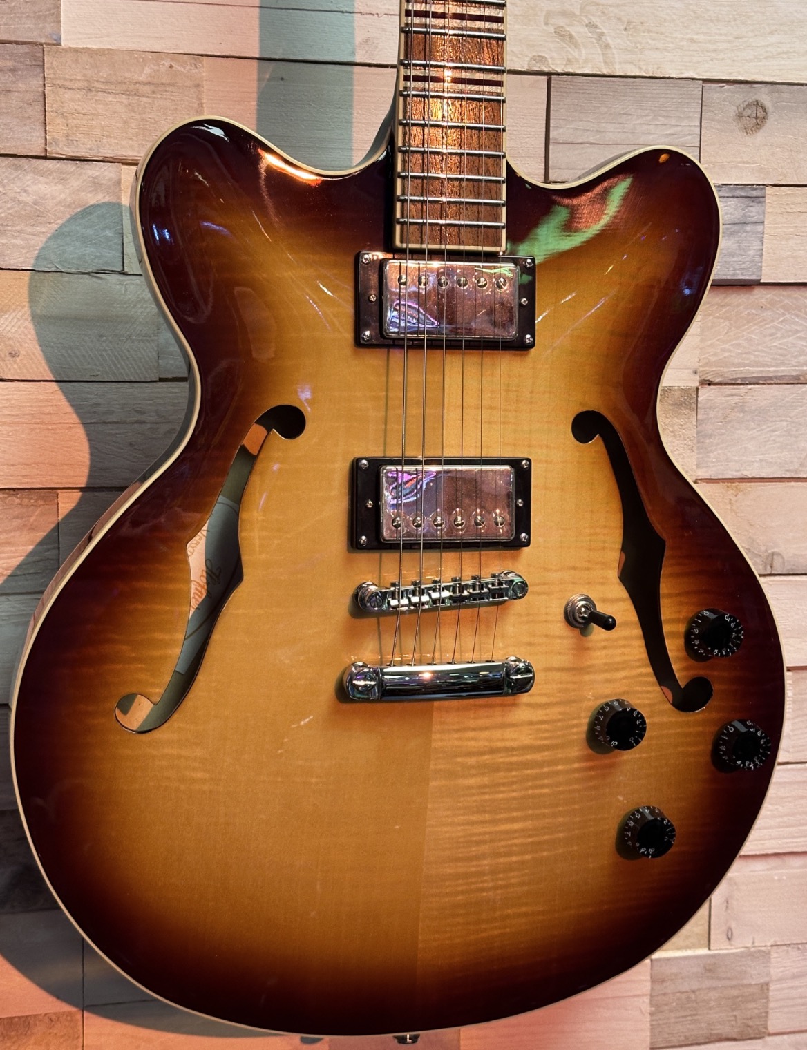 Hofner VTH-SB verythin contemporary Semi accoustische gitaar