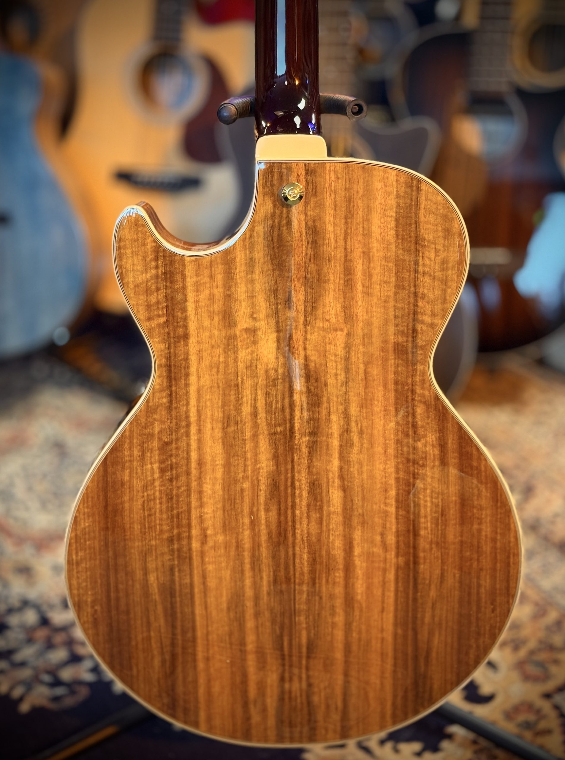 Ibanez AG95KNT dlx Semi accoustische gitaar