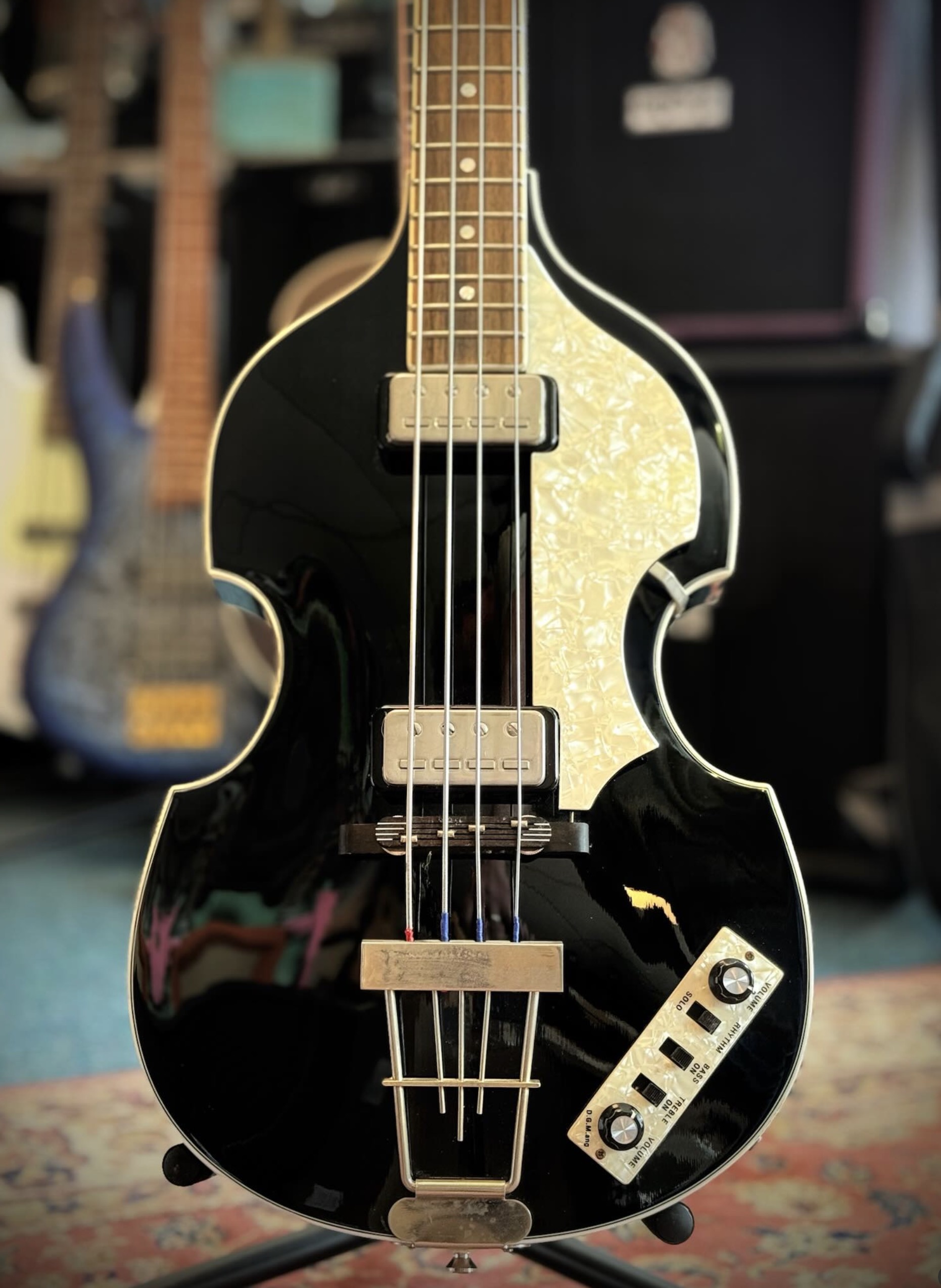 Hofner HCT-500/1-BK Violin Bass 4 snarige basgitaar
