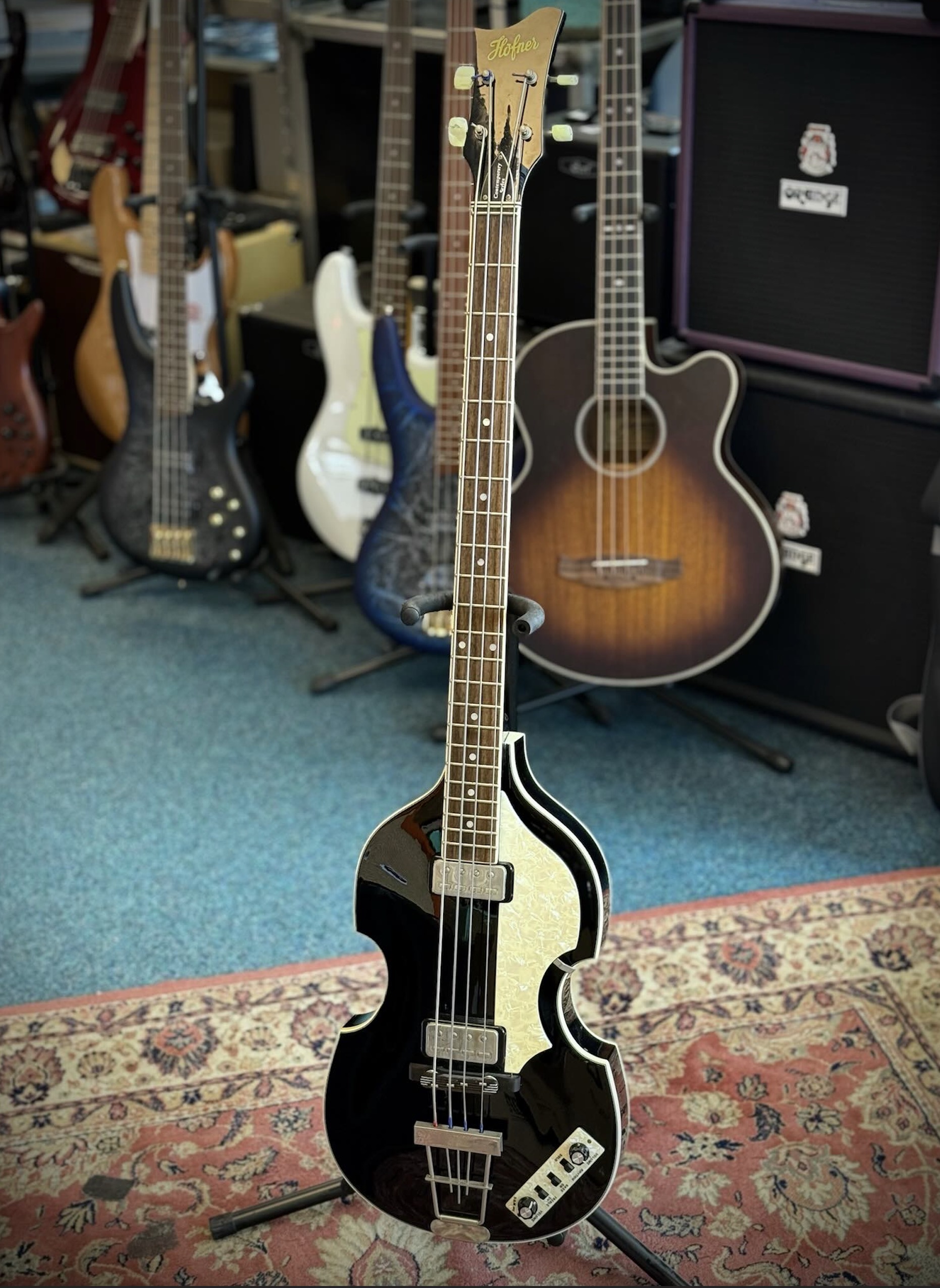 Hofner HCT-500/1-BK Violin Bass 4 snarige basgitaar