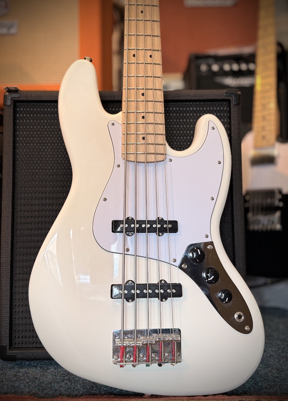 Squier Jazz bass V 5 snarige basgitaar