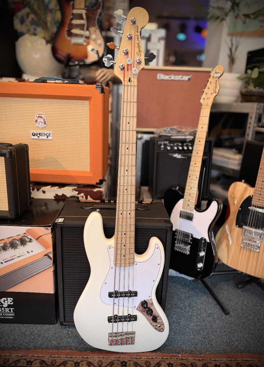 Squier Jazz bass V 5 snarige basgitaar