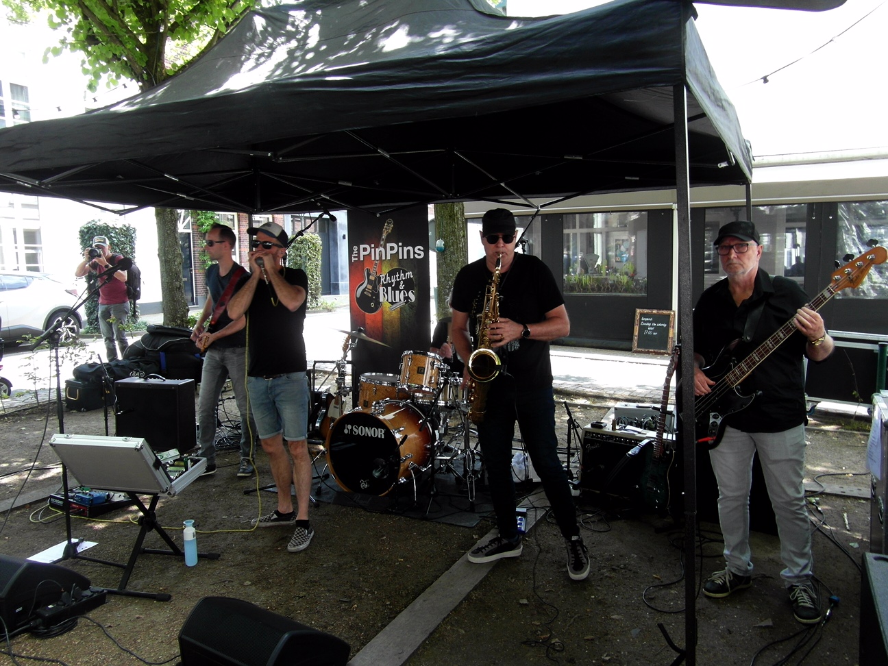 The pinpins