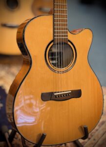 Merida DG15spomces Western gitaar met element