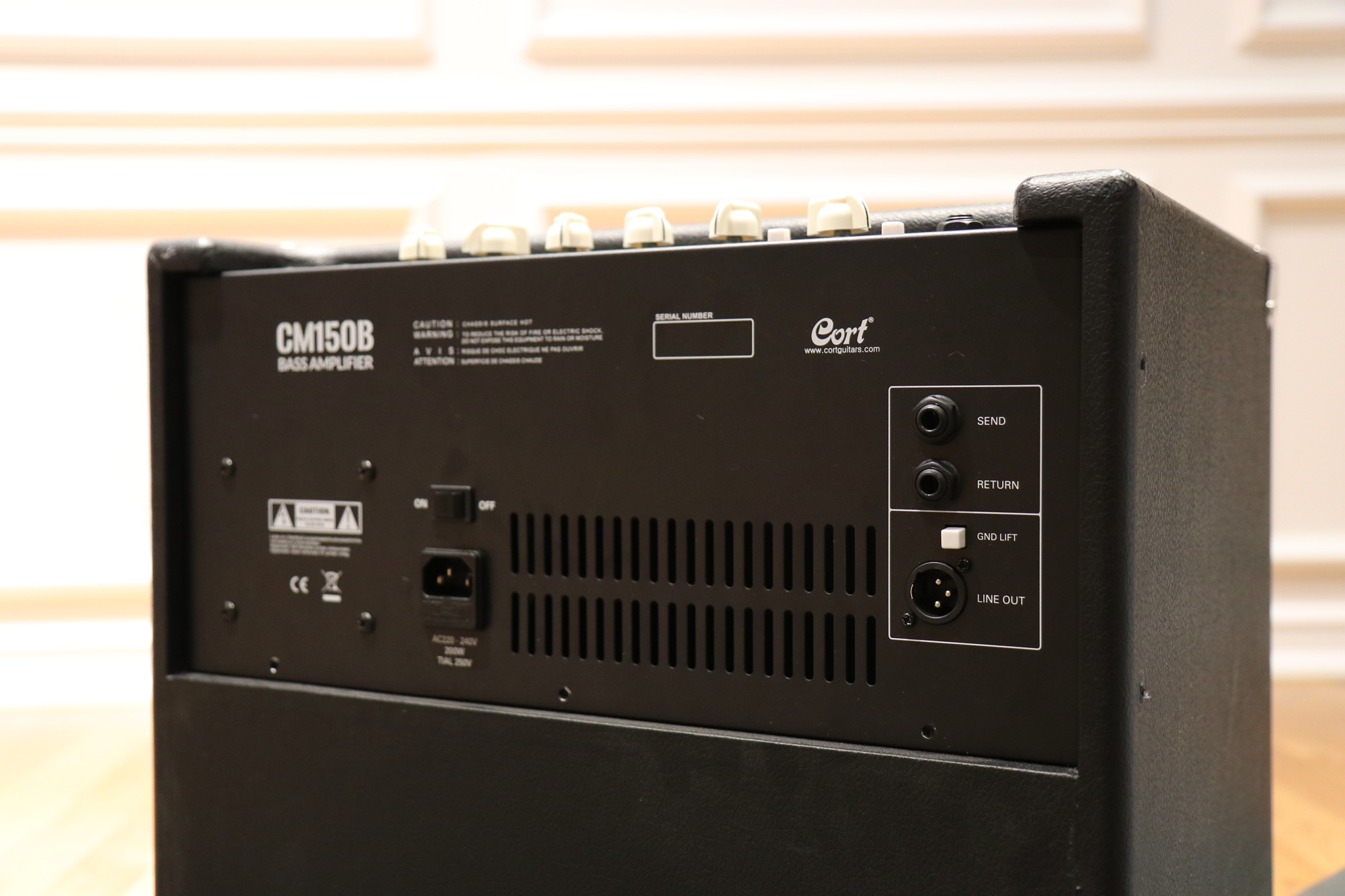 Cort CM150B Basversterker
