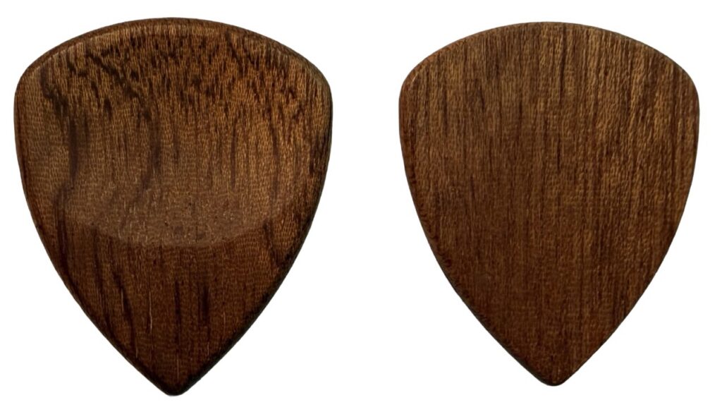 Blackhorn 2.4mm Sapele Houten plectrum