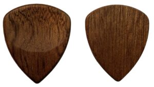 Blackhorn 2.4mm Sapele Houten plectrum