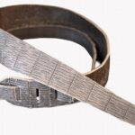 Blackhorn 6 Solid Leather bk old tree 1 Lederen gitaarriem met struktuur/patroon