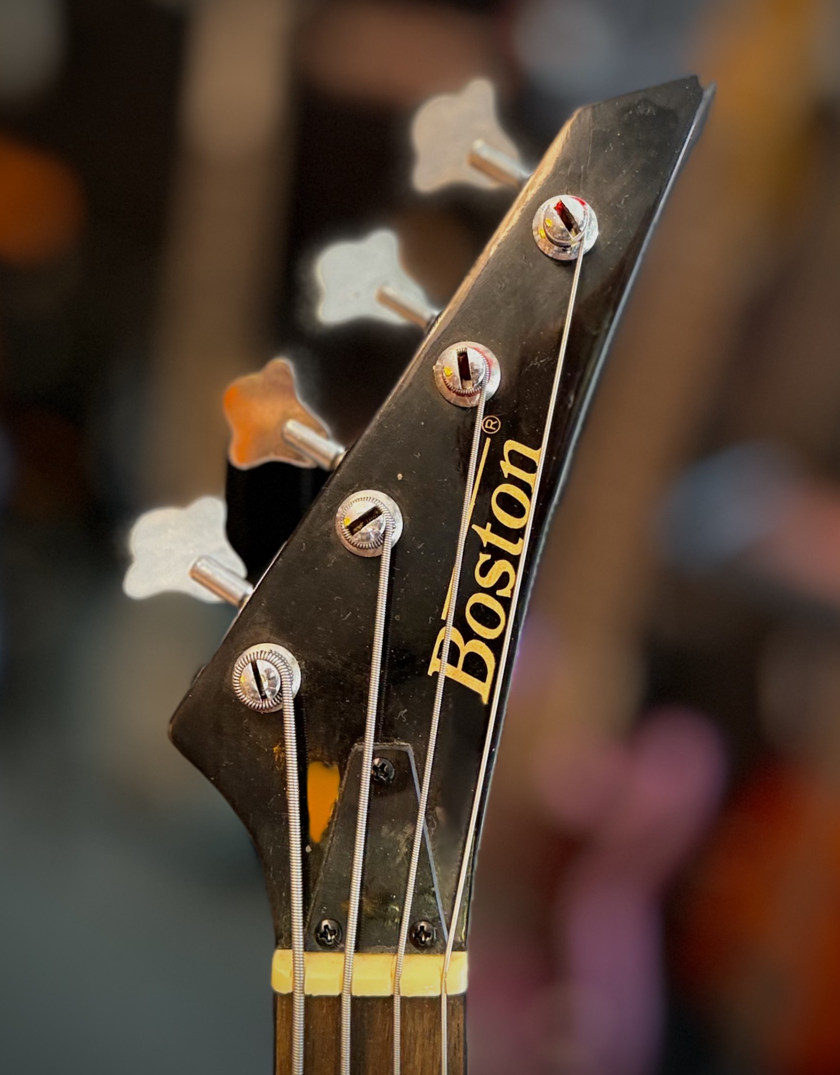 Boston Shortscale 4 snarige basgitaar