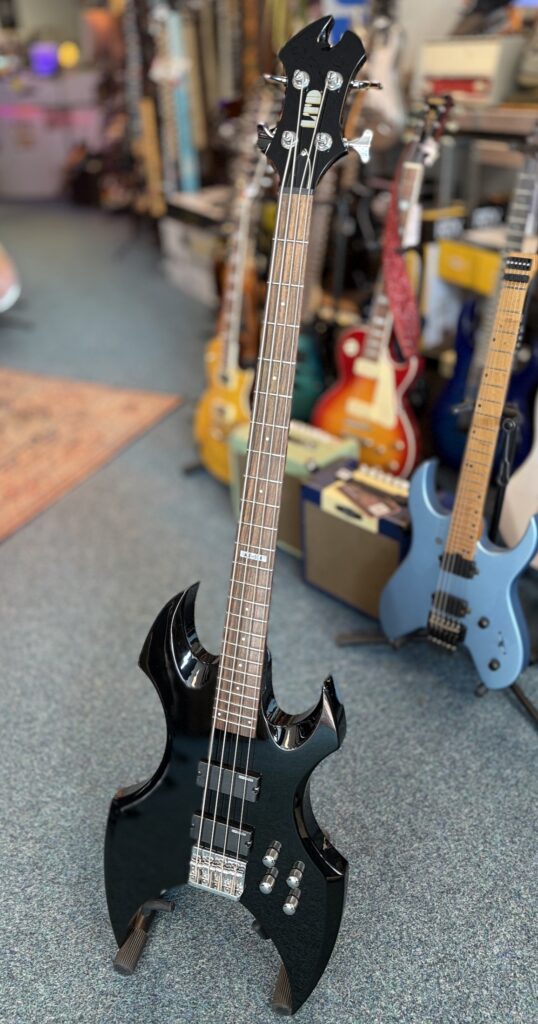 Ltd (Esp) AX104 4 snarige basgitaar