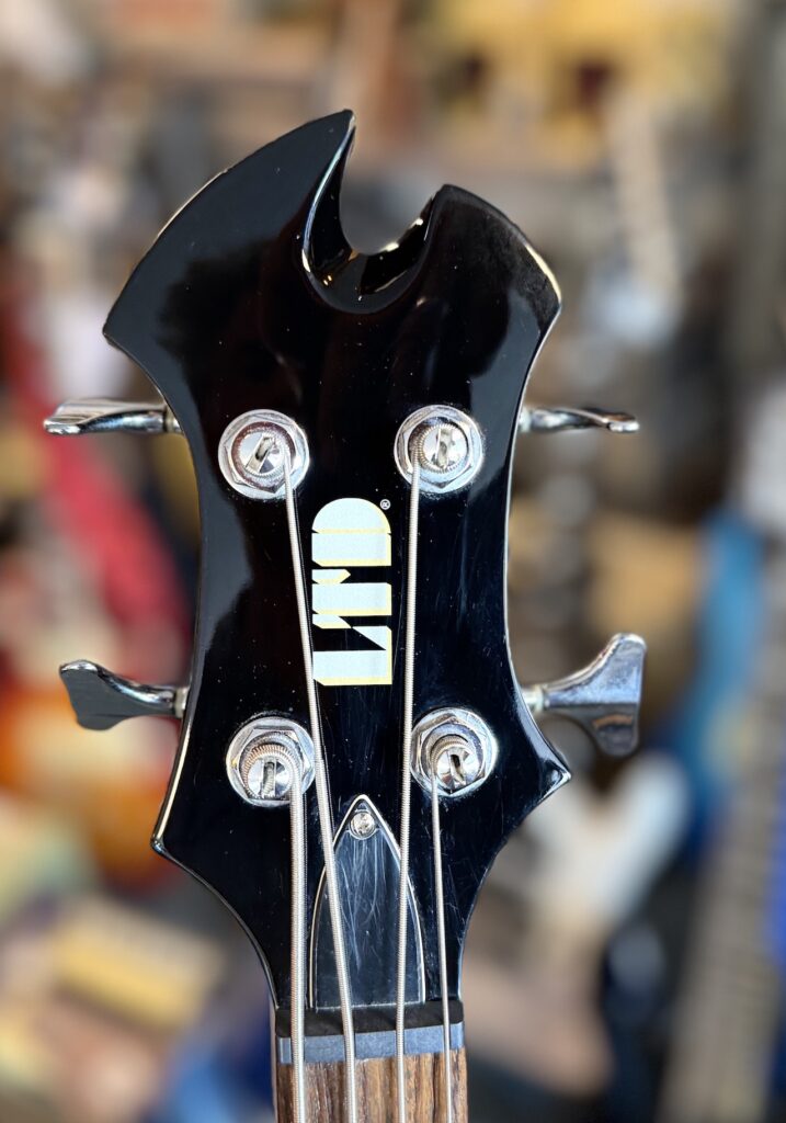 Ltd (Esp) AX104 4 snarige basgitaar